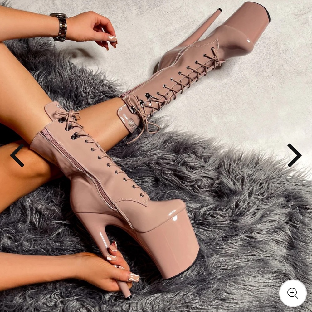 NIB Hella Heels Plastique Lipkit Boujee size 8